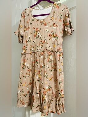 NWOT! Chris & Carol Tan Floral Dress w/Ruffle Waist Detail